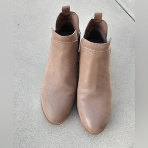 Mia Girl "Flynn" Taupe Booties~Sz 9.5